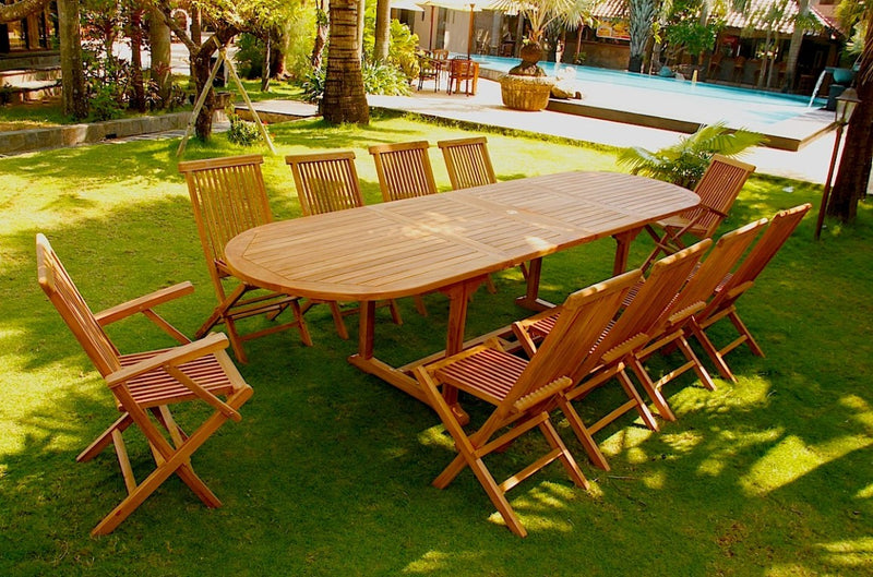 Table de jardin ovale et 8 chaises et 2 fauteuils en teck ADAGNA